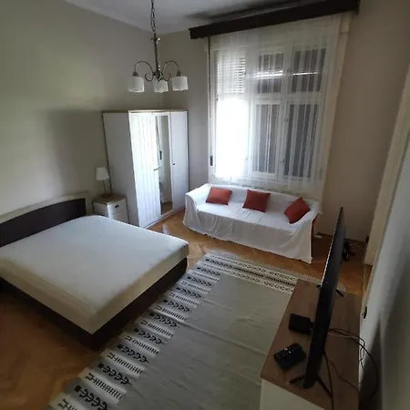 Antikvilla Apartman *